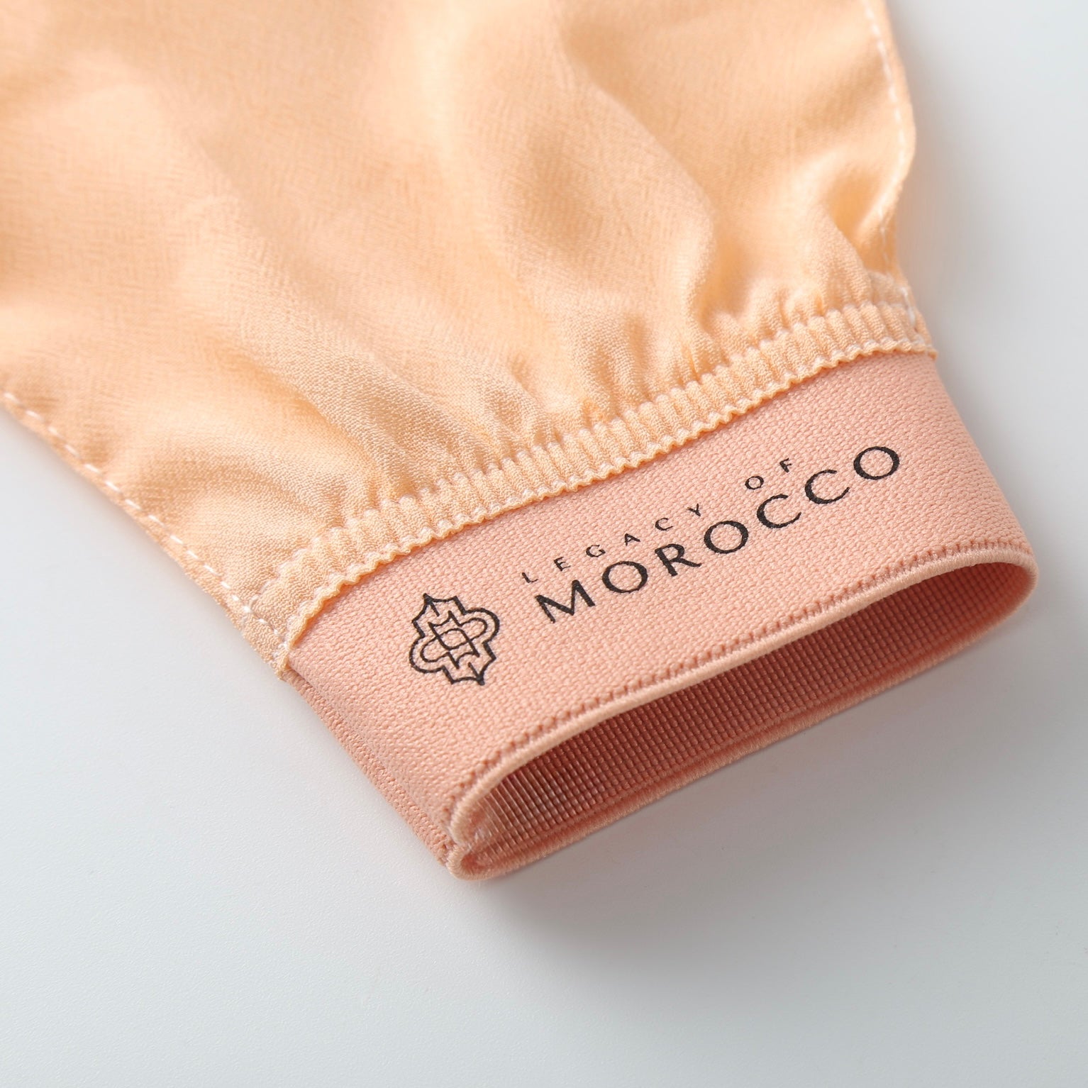 Facial exfoliating glove